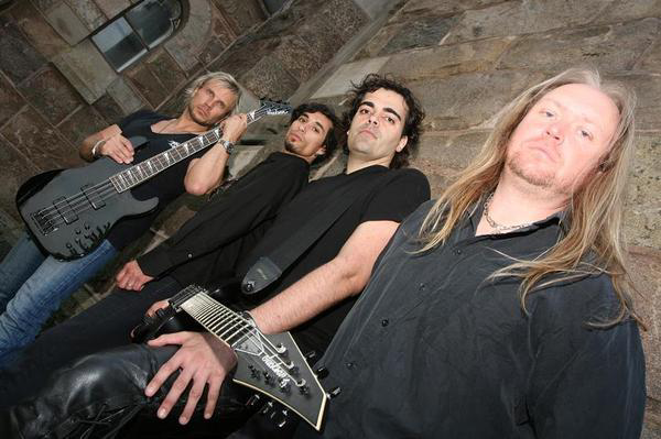 Sandalinas band portrait with guitars and bass